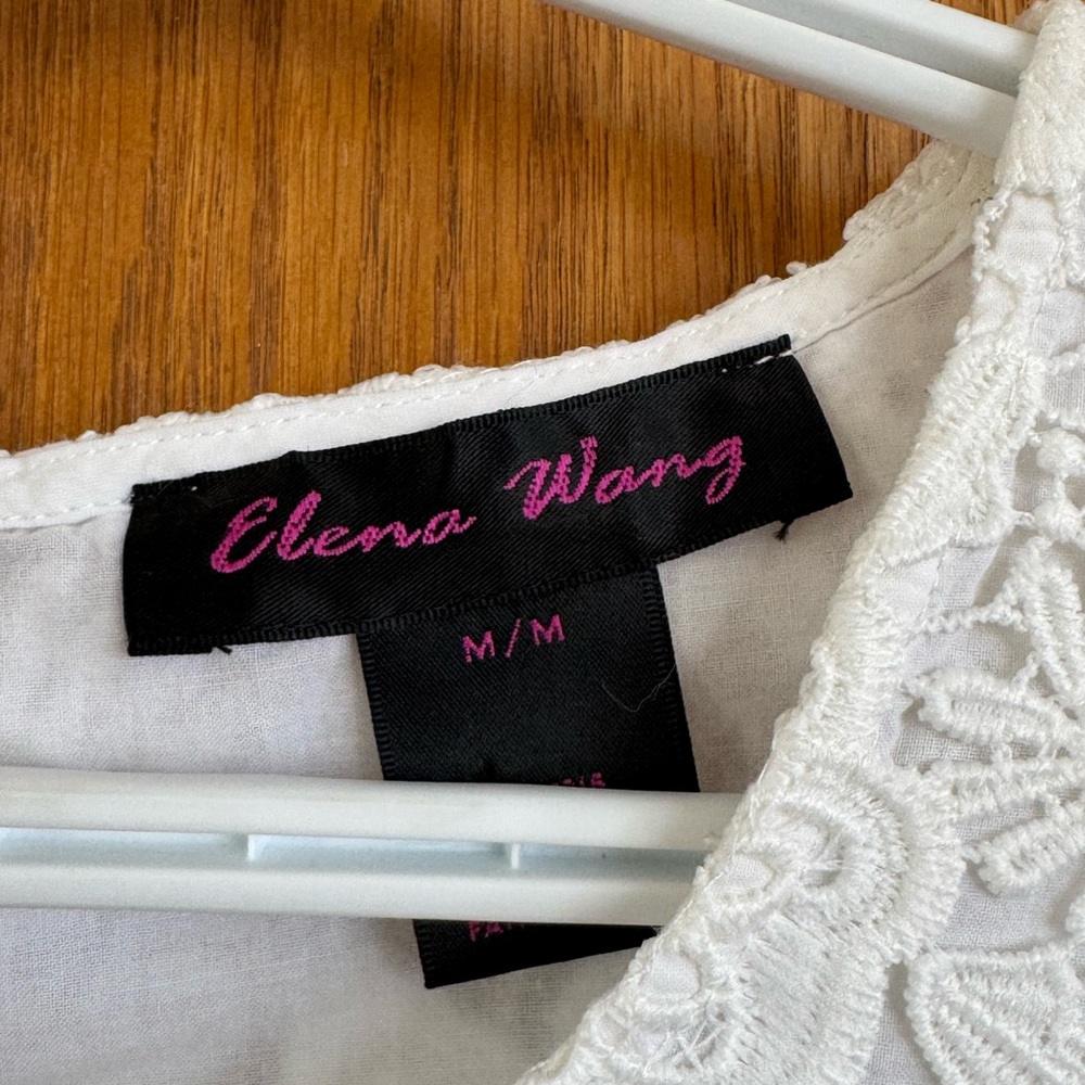 Elegant White Lace Sleeveless Top - Picture 3 of 3
